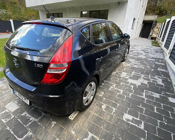 Черный Хендай i30, объемом двигателя 1.4 л и пробегом 175 тыс. км за 5700 $, фото 2 на Automoto.ua