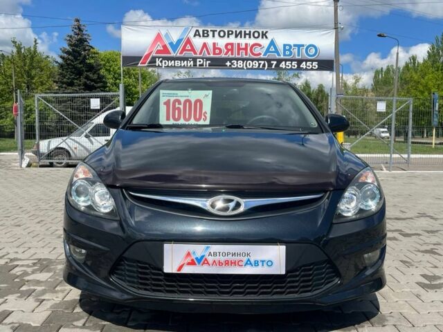 Чорний Хендай i30, об'ємом двигуна 0.14 л та пробігом 189 тис. км за 6500 $, фото 1 на Automoto.ua