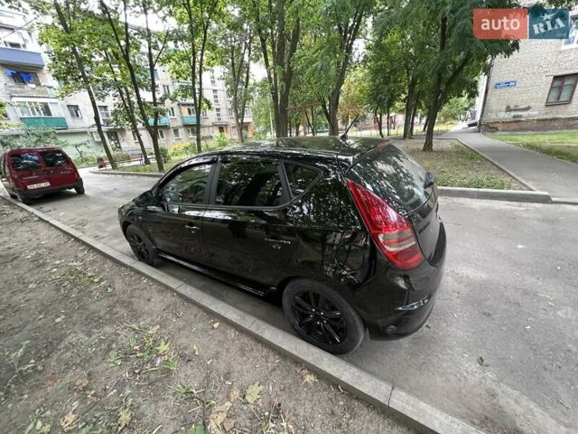 Черный Хендай i30, объемом двигателя 1.4 л и пробегом 223 тыс. км за 6500 $, фото 2 на Automoto.ua