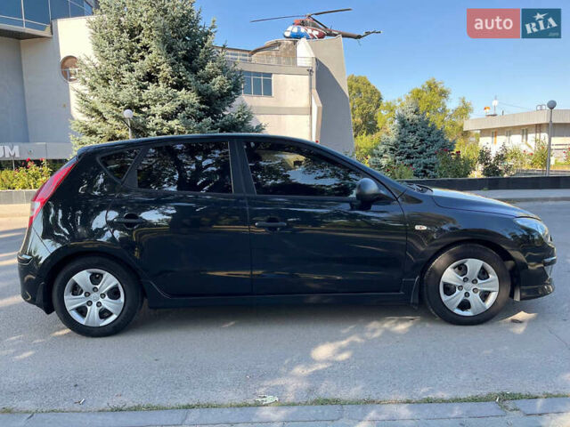 Черный Хендай i30, объемом двигателя 1.4 л и пробегом 230 тыс. км за 6200 $, фото 2 на Automoto.ua