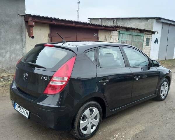 Черный Хендай i30, объемом двигателя 1.6 л и пробегом 354 тыс. км за 6100 $, фото 5 на Automoto.ua