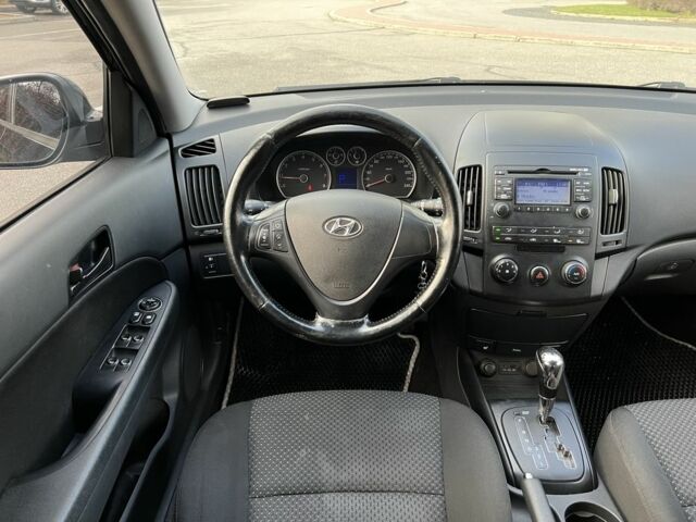 Черный Хендай i30, объемом двигателя 1.6 л и пробегом 160 тыс. км за 6500 $, фото 12 на Automoto.ua