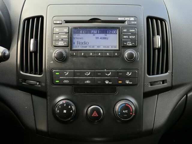 Черный Хендай i30, объемом двигателя 1.6 л и пробегом 160 тыс. км за 6500 $, фото 13 на Automoto.ua