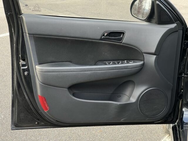 Черный Хендай i30, объемом двигателя 1.6 л и пробегом 160 тыс. км за 6500 $, фото 8 на Automoto.ua