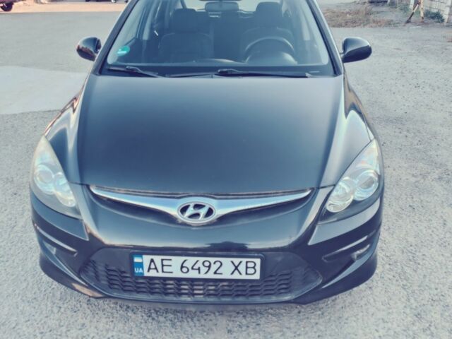 Черный Хендай i30, объемом двигателя 1.4 л и пробегом 210 тыс. км за 5800 $, фото 2 на Automoto.ua
