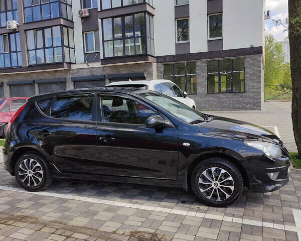 Чорний Хендай i30, об'ємом двигуна 1.4 л та пробігом 126 тис. км за 5200 $, фото 3 на Automoto.ua