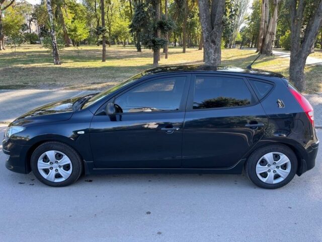 Черный Хендай i30, объемом двигателя 1.4 л и пробегом 230 тыс. км за 6200 $, фото 10 на Automoto.ua