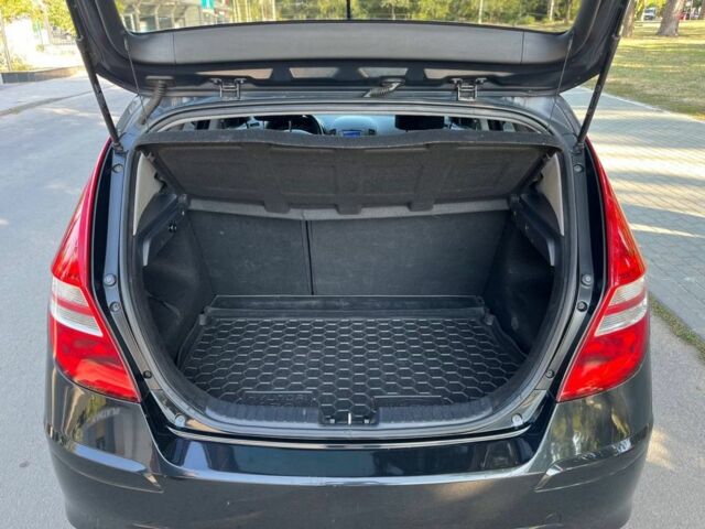 Черный Хендай i30, объемом двигателя 1.4 л и пробегом 230 тыс. км за 6200 $, фото 7 на Automoto.ua