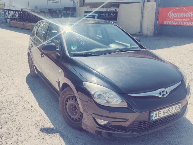 Черный Хендай i30, объемом двигателя 1.4 л и пробегом 210 тыс. км за 6100 $, фото 2 на Automoto.ua