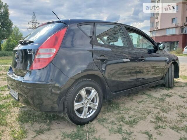 Чорний Хендай i30, об'ємом двигуна 1.6 л та пробігом 149 тис. км за 5300 $, фото 5 на Automoto.ua