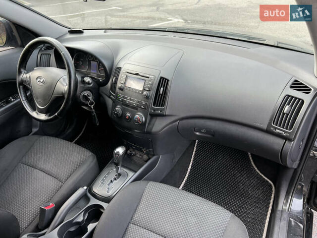 Черный Хендай i30, объемом двигателя 1.6 л и пробегом 180 тыс. км за 6700 $, фото 55 на Automoto.ua