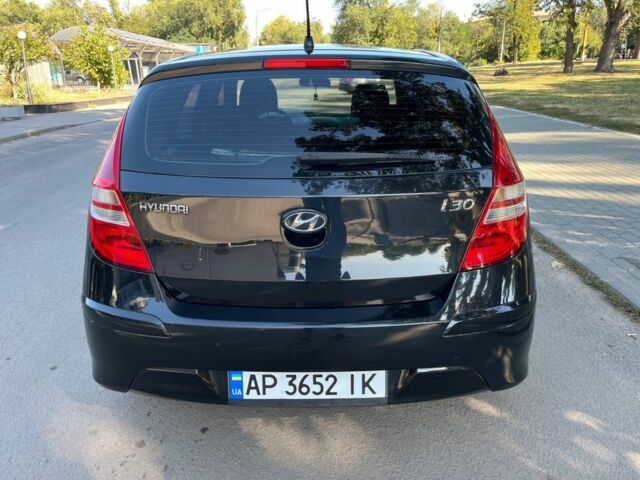 Черный Хендай i30, объемом двигателя 1.4 л и пробегом 230 тыс. км за 6200 $, фото 3 на Automoto.ua
