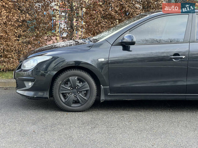 Черный Хендай i30, объемом двигателя 1.6 л и пробегом 180 тыс. км за 6700 $, фото 11 на Automoto.ua