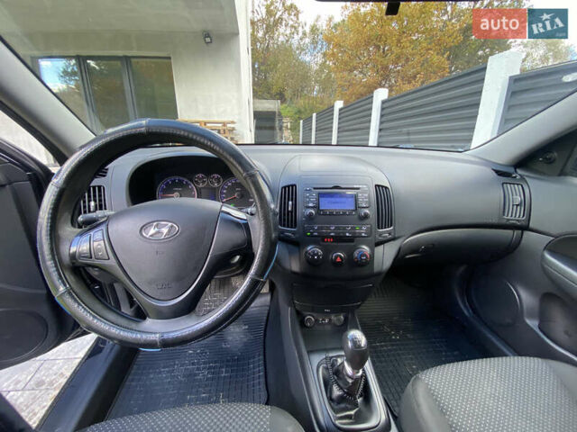 Черный Хендай i30, объемом двигателя 1.4 л и пробегом 175 тыс. км за 5700 $, фото 4 на Automoto.ua