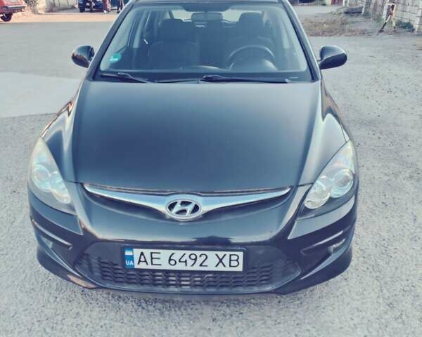 Черный Хендай i30, объемом двигателя 1.4 л и пробегом 210 тыс. км за 5600 $, фото 1 на Automoto.ua