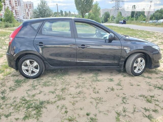 Чорний Хендай i30, об'ємом двигуна 1.6 л та пробігом 149 тис. км за 5300 $, фото 8 на Automoto.ua