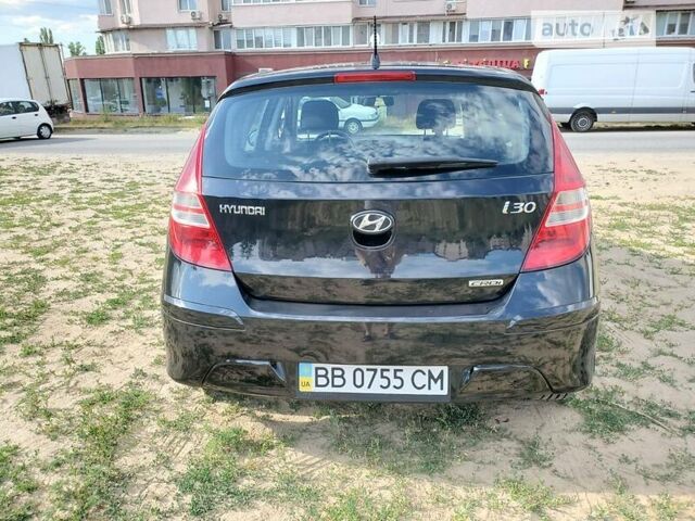 Черный Хендай i30, объемом двигателя 1.6 л и пробегом 149 тыс. км за 5300 $, фото 4 на Automoto.ua