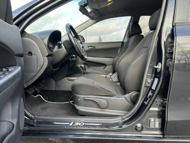 Черный Хендай i30, объемом двигателя 1.6 л и пробегом 160 тыс. км за 6500 $, фото 10 на Automoto.ua