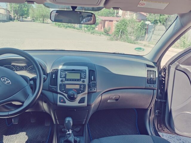 Черный Хендай i30, объемом двигателя 1.4 л и пробегом 210 тыс. км за 6100 $, фото 15 на Automoto.ua