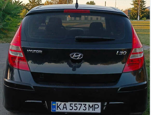 Черный Хендай i30, объемом двигателя 1.59 л и пробегом 180 тыс. км за 7000 $, фото 1 на Automoto.ua