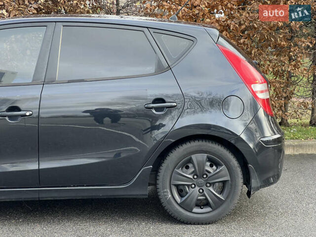 Черный Хендай i30, объемом двигателя 1.6 л и пробегом 180 тыс. км за 6700 $, фото 12 на Automoto.ua