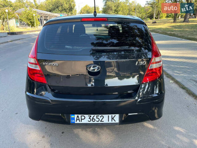 Черный Хендай i30, объемом двигателя 1.4 л и пробегом 230 тыс. км за 6200 $, фото 6 на Automoto.ua