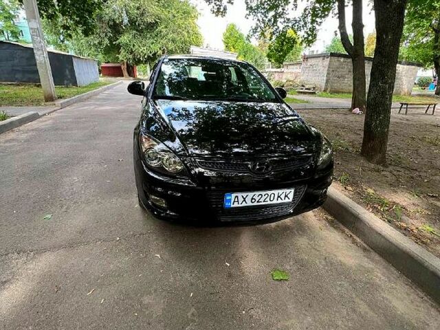 Чорний Хендай i30, об'ємом двигуна 1.4 л та пробігом 200 тис. км за 7800 $, фото 2 на Automoto.ua