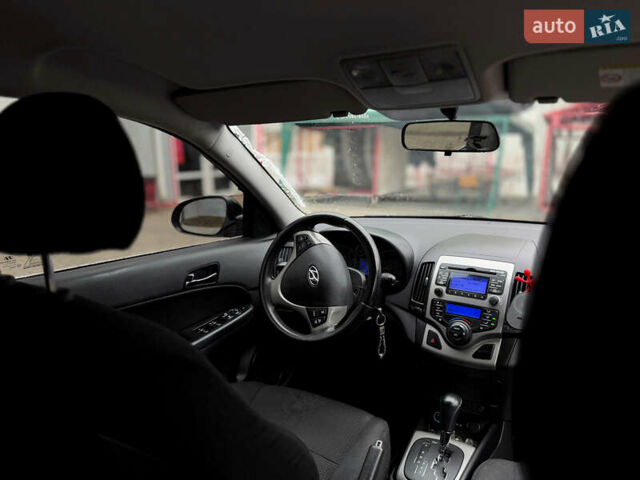 Черный Хендай i30, объемом двигателя 1.58 л и пробегом 215 тыс. км за 7500 $, фото 13 на Automoto.ua