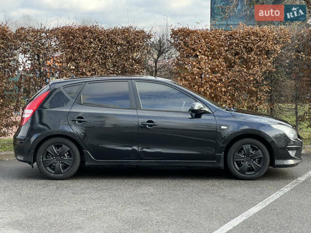 Черный Хендай i30, объемом двигателя 1.6 л и пробегом 180 тыс. км за 6700 $, фото 25 на Automoto.ua