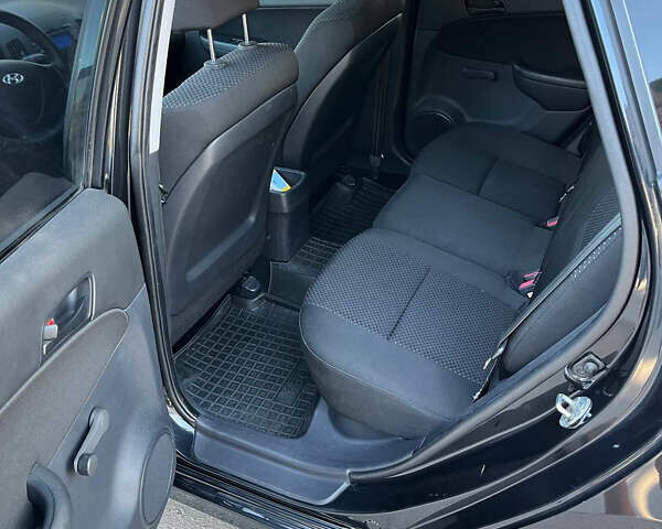 Черный Хендай i30, объемом двигателя 1.4 л и пробегом 230 тыс. км за 6200 $, фото 12 на Automoto.ua