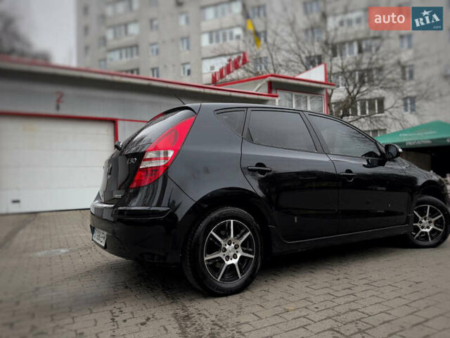 Черный Хендай i30, объемом двигателя 1.58 л и пробегом 215 тыс. км за 7500 $, фото 30 на Automoto.ua