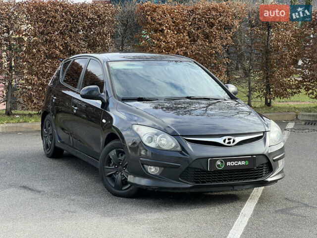 Черный Хендай i30, объемом двигателя 1.6 л и пробегом 180 тыс. км за 6700 $, фото 3 на Automoto.ua
