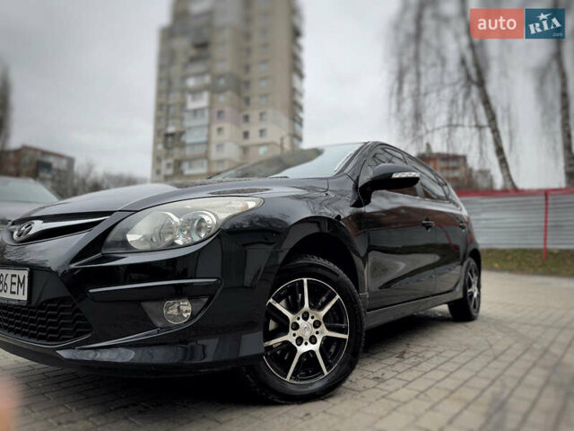 Черный Хендай i30, объемом двигателя 1.58 л и пробегом 215 тыс. км за 7500 $, фото 32 на Automoto.ua