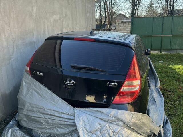 Черный Хендай i30, объемом двигателя 1.4 л и пробегом 100 тыс. км за 3600 $, фото 2 на Automoto.ua