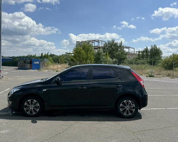 Черный Хендай i30, объемом двигателя 1.58 л и пробегом 230 тыс. км за 6350 $, фото 10 на Automoto.ua
