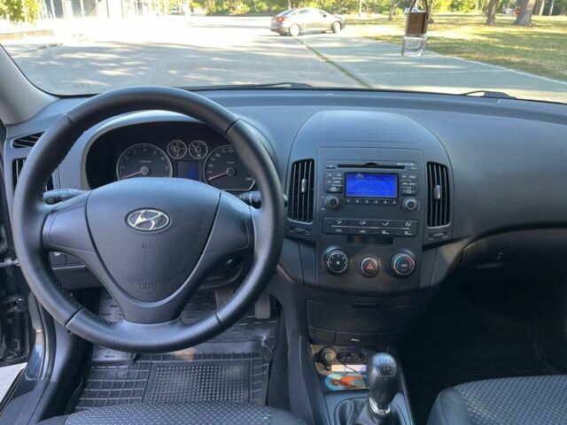 Черный Хендай i30, объемом двигателя 1.4 л и пробегом 230 тыс. км за 6200 $, фото 13 на Automoto.ua