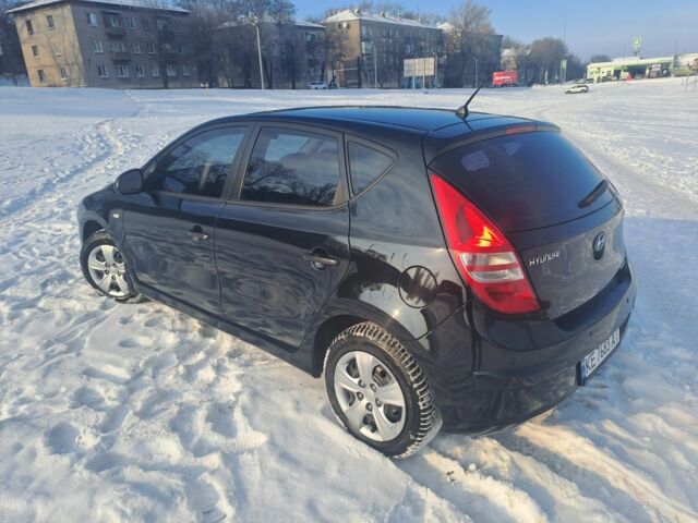 Черный Хендай i30, объемом двигателя 1.6 л и пробегом 201 тыс. км за 6800 $, фото 9 на Automoto.ua
