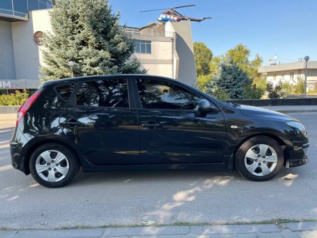 Черный Хендай i30, объемом двигателя 1.4 л и пробегом 230 тыс. км за 6200 $, фото 9 на Automoto.ua
