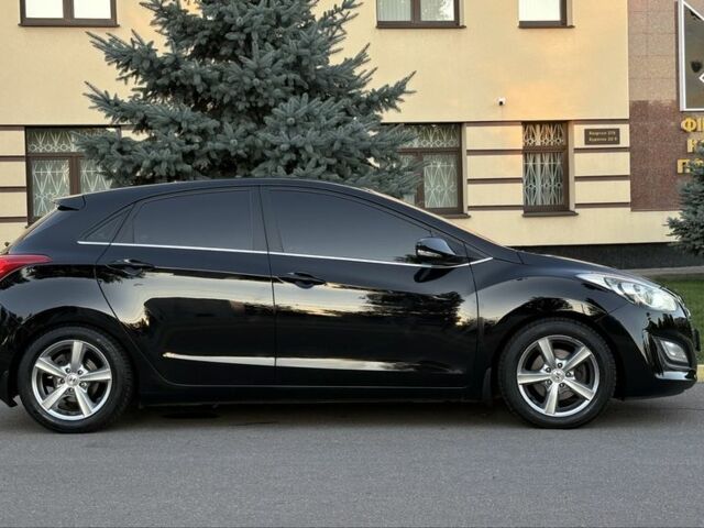 Чорний Хендай i30, об'ємом двигуна 1.6 л та пробігом 160 тис. км за 9777 $, фото 10 на Automoto.ua