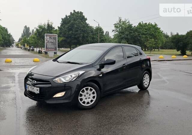 Чорний Хендай i30, об'ємом двигуна 1.6 л та пробігом 105 тис. км за 8600 $, фото 2 на Automoto.ua