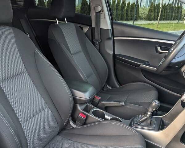 Черный Хендай i30, объемом двигателя 1.4 л и пробегом 138 тыс. км за 8700 $, фото 8 на Automoto.ua