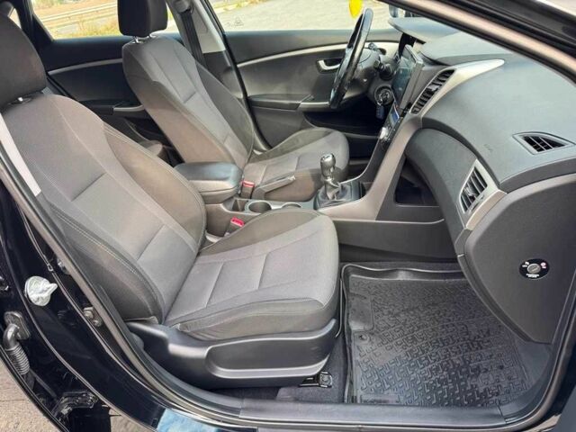 Черный Хендай i30, объемом двигателя 1.6 л и пробегом 105 тыс. км за 8999 $, фото 17 на Automoto.ua