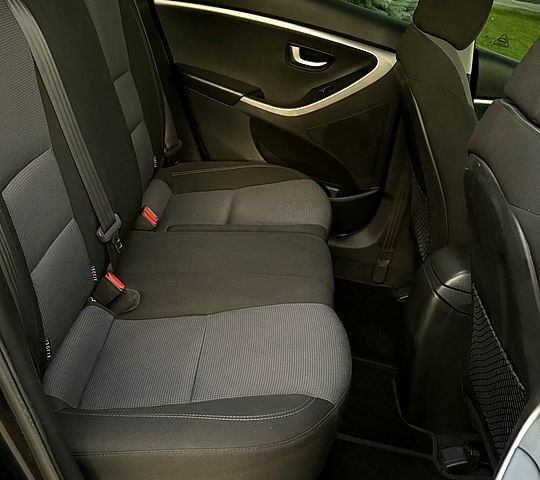 Чорний Хендай i30, об'ємом двигуна 1.6 л та пробігом 160 тис. км за 8699 $, фото 7 на Automoto.ua
