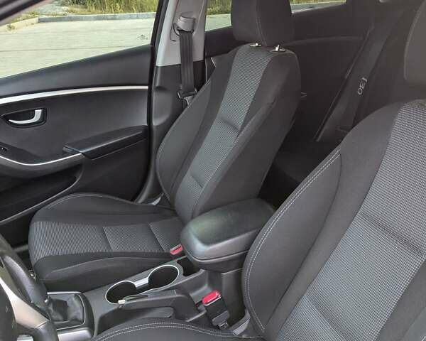Черный Хендай i30, объемом двигателя 1.4 л и пробегом 138 тыс. км за 8700 $, фото 9 на Automoto.ua