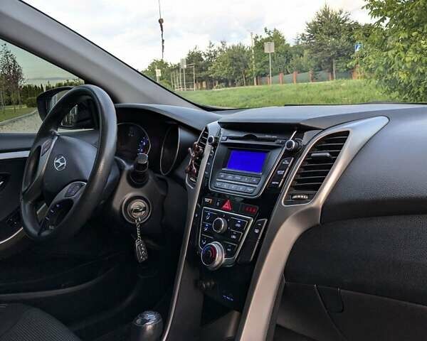 Черный Хендай i30, объемом двигателя 1.4 л и пробегом 138 тыс. км за 8700 $, фото 13 на Automoto.ua