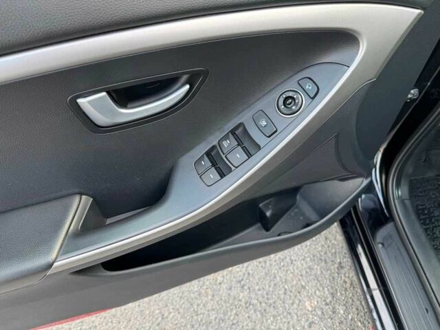 Черный Хендай i30, объемом двигателя 1.6 л и пробегом 105 тыс. км за 8999 $, фото 12 на Automoto.ua