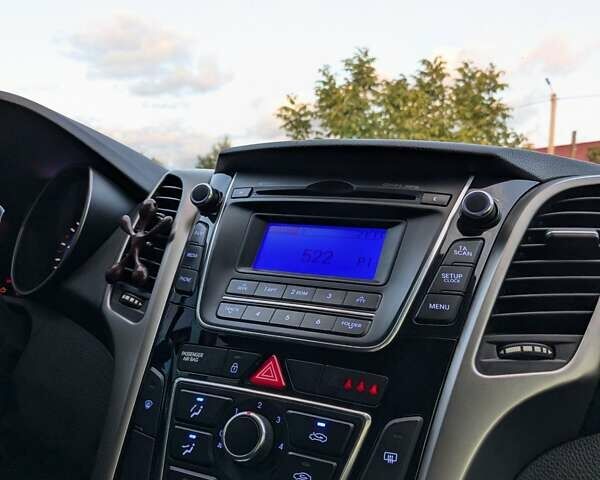 Черный Хендай i30, объемом двигателя 1.4 л и пробегом 138 тыс. км за 8700 $, фото 16 на Automoto.ua