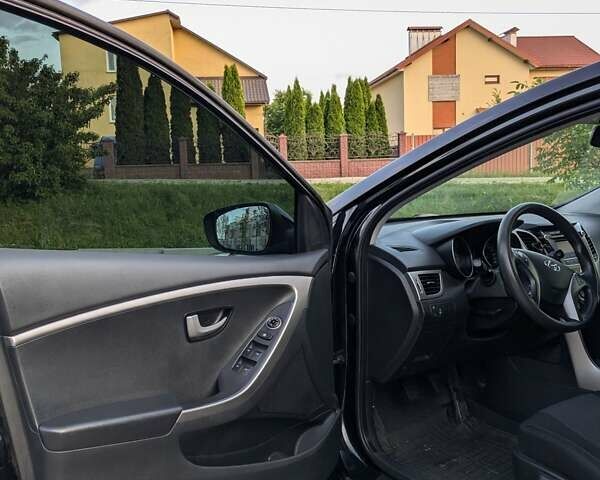 Черный Хендай i30, объемом двигателя 1.4 л и пробегом 138 тыс. км за 8700 $, фото 10 на Automoto.ua