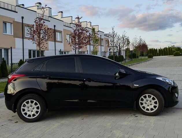 Черный Хендай i30, объемом двигателя 1.4 л и пробегом 138 тыс. км за 8700 $, фото 5 на Automoto.ua