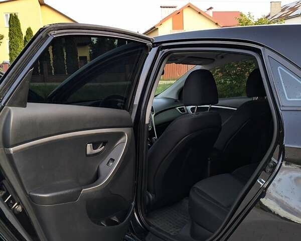 Черный Хендай i30, объемом двигателя 1.4 л и пробегом 138 тыс. км за 8700 $, фото 11 на Automoto.ua